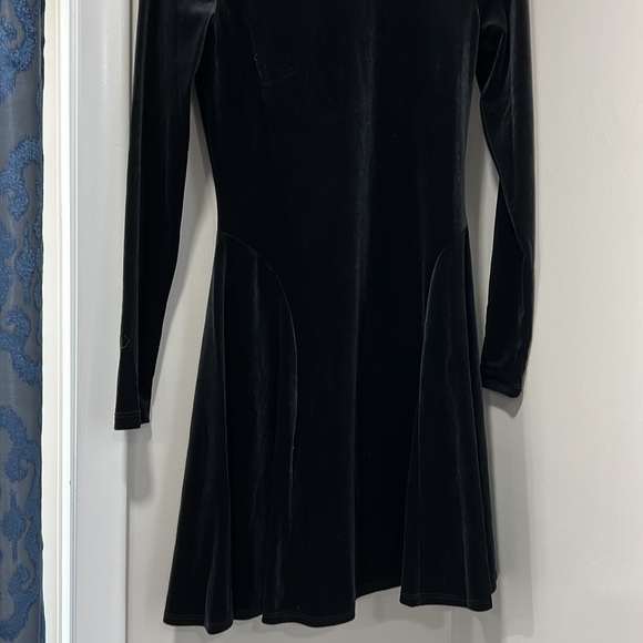 Susana Monaco LONG SLEEVE MOCK NECK STRETCH VELVET MINIDRESS IN BLACK - Picture 4 of 9